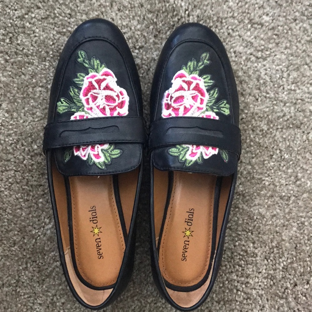 Floral embroidered loafers